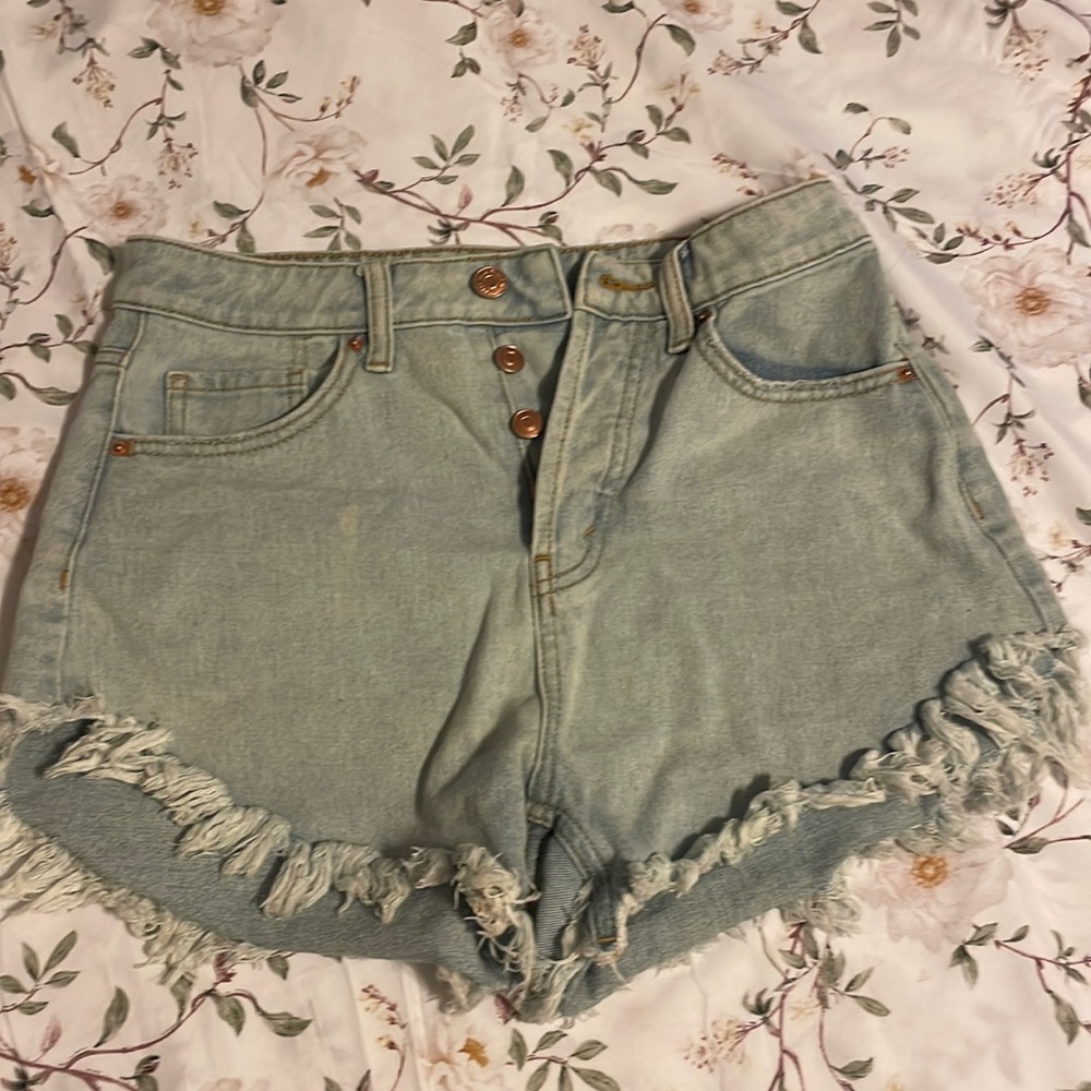 Wild fable women’s light wash jean shorts size 2